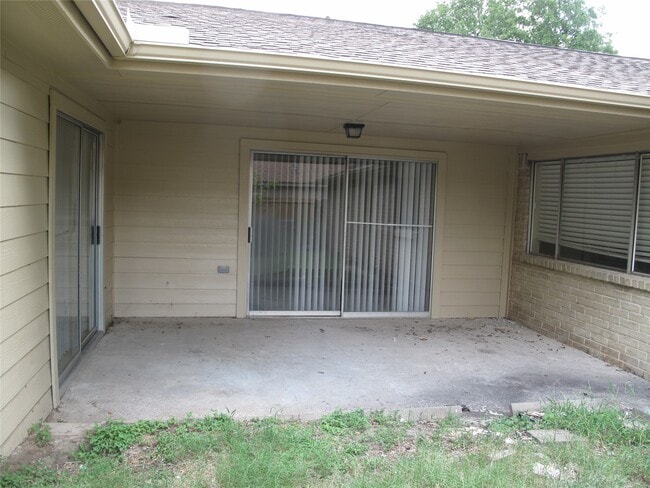 Building Photo - 6906 Sandy Knolls Dr