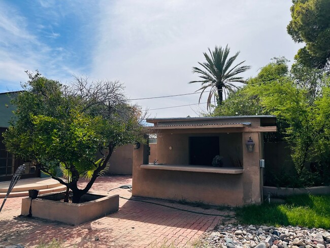 Building Photo - 3045 E Drachman St