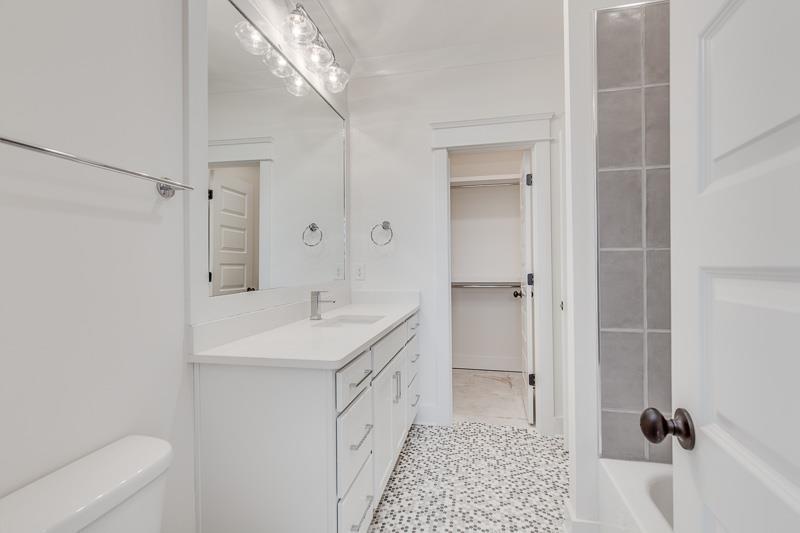 This photo is of a completed version of the same floor plan and same designer finishes - representative only. - 1945b Kimbark Dr