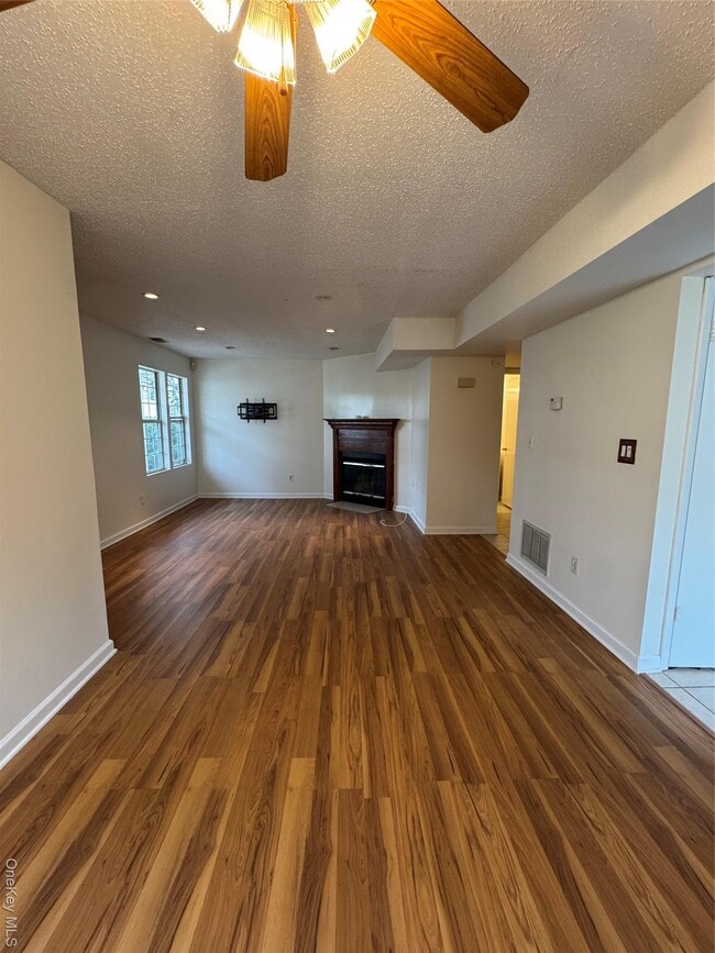 Building Photo - 2910 Whispering Hills Dr