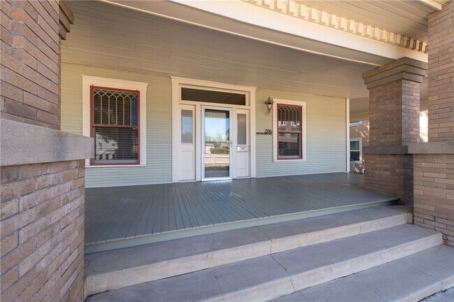 Building Photo - 206 S Sims Ave