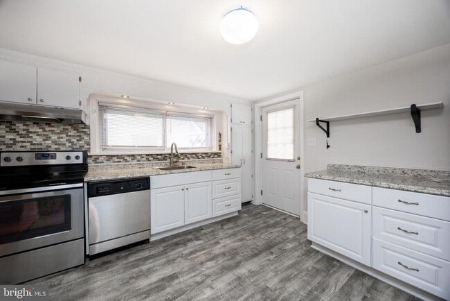 Building Photo - 547 Northbrook Rd