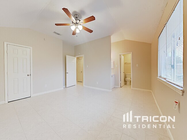 Building Photo - 3446 Edgecreek Dr