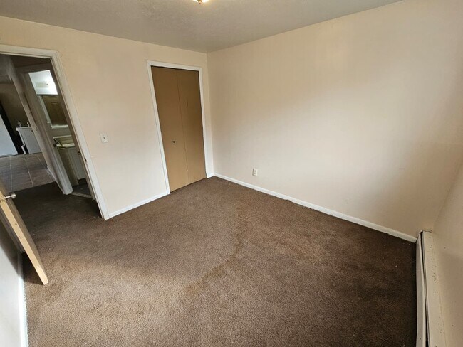 Building Photo - 1885 N Taylor Rd