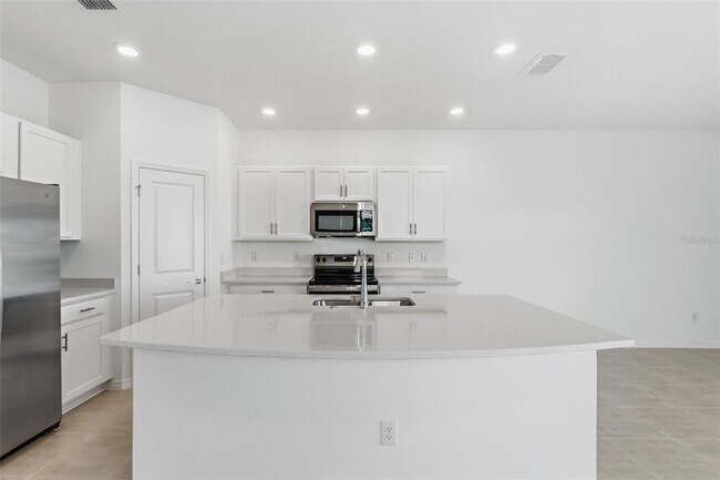 Building Photo - 15125 Cuzcorro Ct