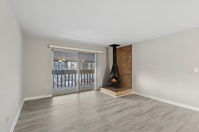 Building Photo - 6185 Pinewood Ct