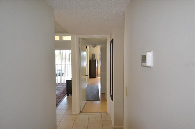 Building Photo - 336 Woodlake Wynde