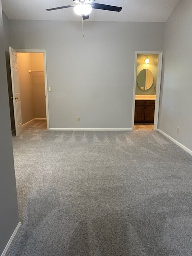 Building Photo - Quiet North Columbus Home