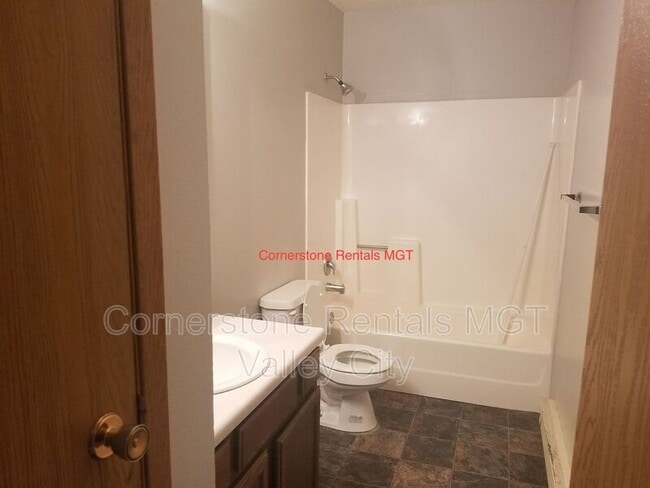 Building Photo - 918 9th Ave SE