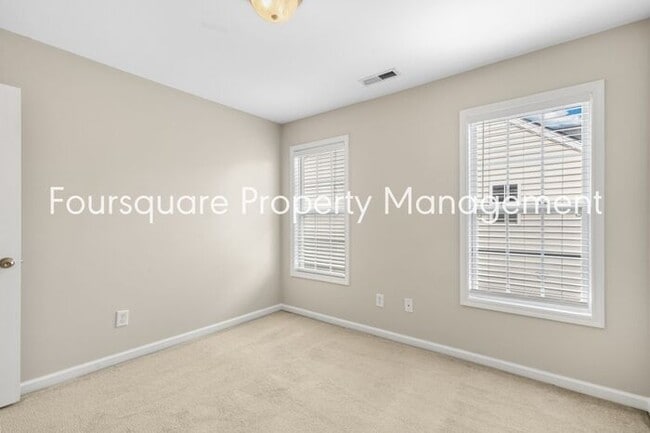 Building Photo - Single Family Home| 1st Floor Master Bedro...