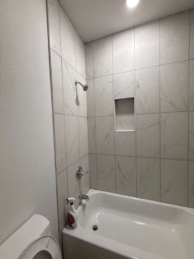 Building Photo - Fully Renovated Spacious 3BR in South Memphis – Section 8 Welcome