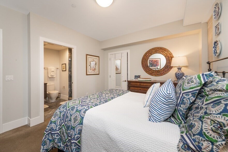 Building Photo - 11 Saint George St