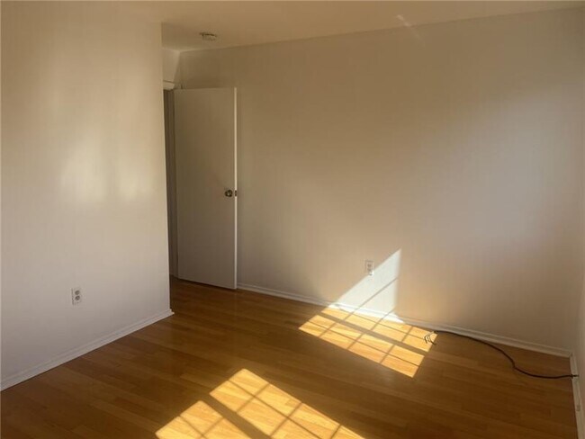 Building Photo - 332 Hailman St