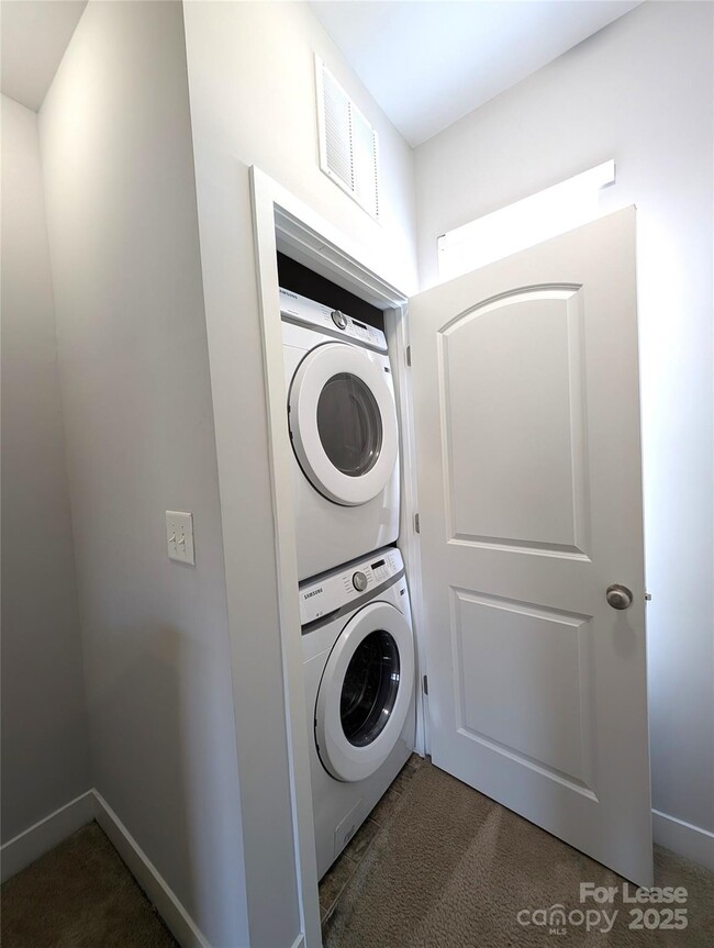 Building Photo - 841 Seigle Point Dr