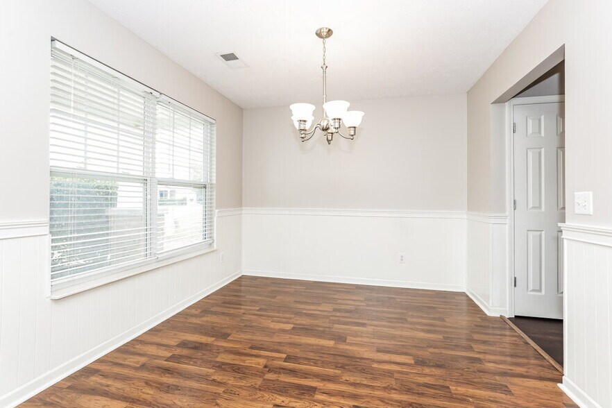 Building Photo - 909 Grand Oak Dr