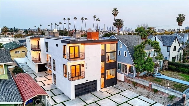 Building Photo - 618 N Mariposa Ave