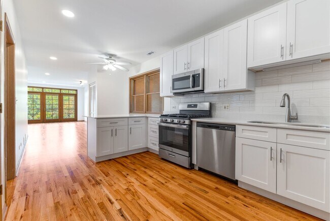 Building Photo - 333 S Leavitt St