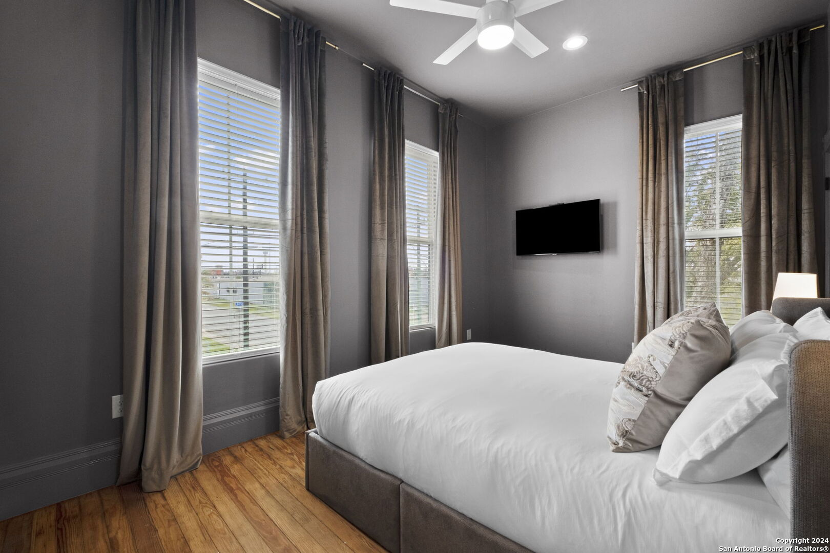 Building Photo - 201 E Carson St