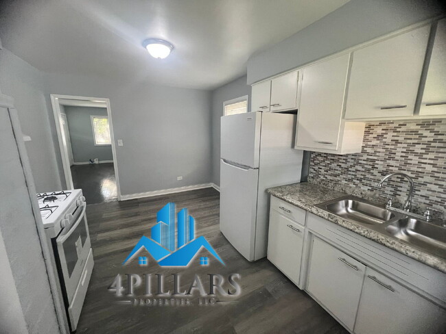 Building Photo - "Charming 2-Bedroom Gem with Finished Basement & Gleaming Hardwood Floors in Hammond!"