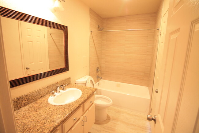 Building Photo - Spacious 1 Bd Condo in Scripps Ranch!