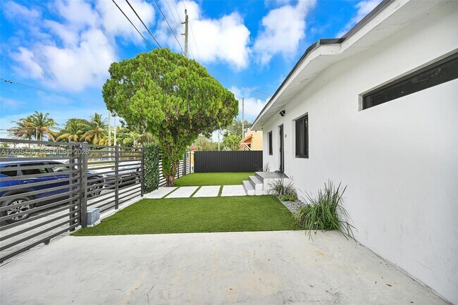 Building Photo - 112 NW 53rd St