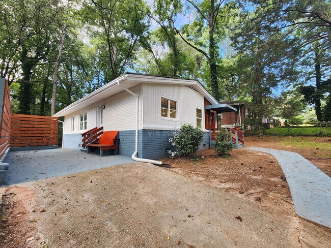 Building Photo - 2281 Polar Rock Ave SW