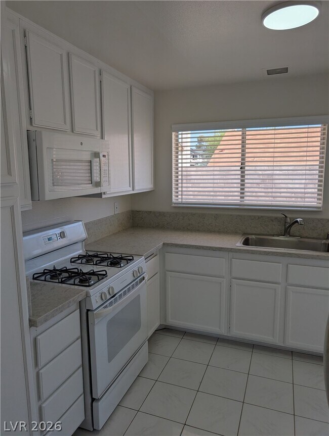 Building Photo - 4424 Honeycomb Dr