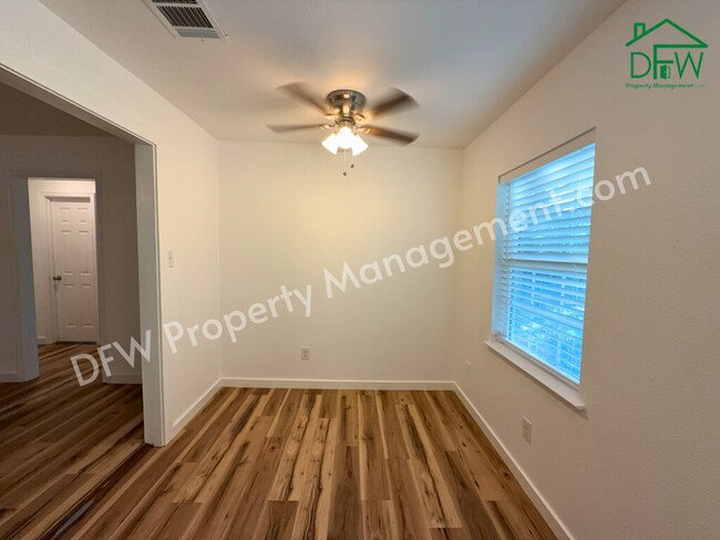 Building Photo - Fully Renovated 2-Bedroom Home Near UTA & AT&T Stadium – Modern Upgrades + Spacious Yard!