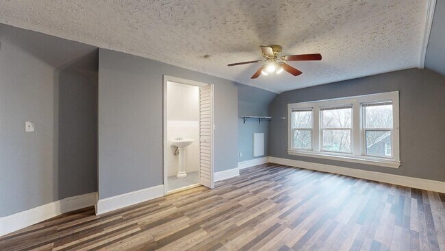 Building Photo - 12 Bentham Rd