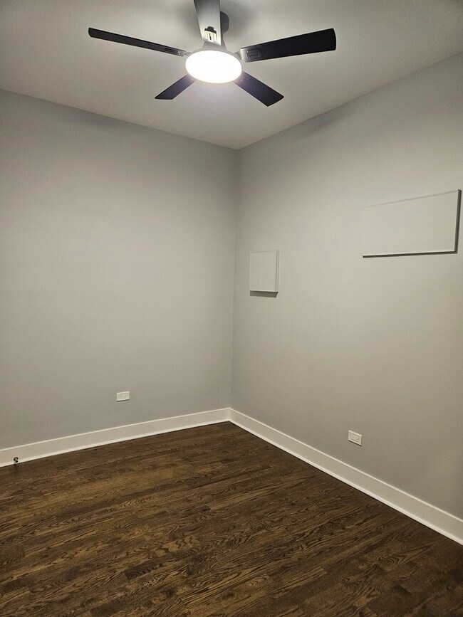 Building Photo - 831 S Western Ave