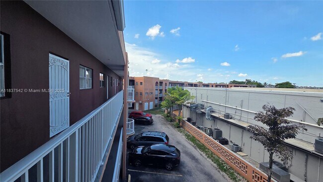 Building Photo - 6800 W 16th Dr