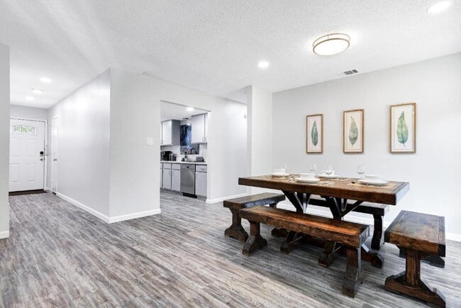 Building Photo - 6807 Skynook Dr