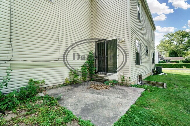 Building Photo - 1103 Searles Rd