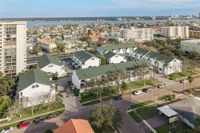 Building Photo - 320 Island Way