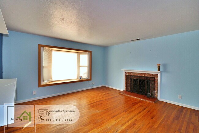 Building Photo - 2202 Canal Dr