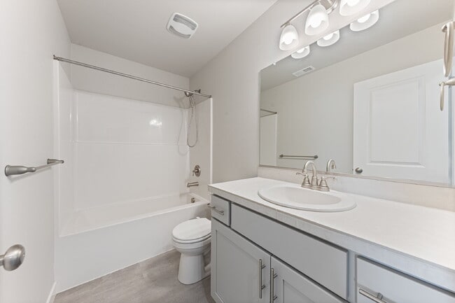 Building Photo - Newly Constructed 3 bedroom, 2.5 Bathroom home with luxury finishes!