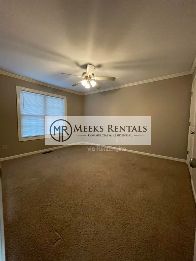 Building Photo - 1002 Fairway Gardens Dr