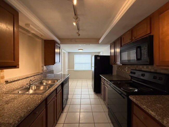 Building Photo - Available Now! Beautiful Single Family Por...