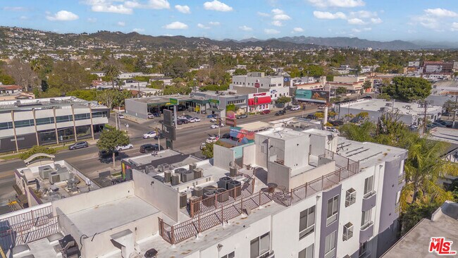 Building Photo - 131 Croft Ave