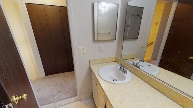 Building Photo - 3008 Bolgos Cir