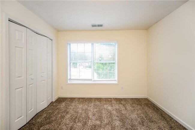 Building Photo - 805 Lewis Ridge Cir