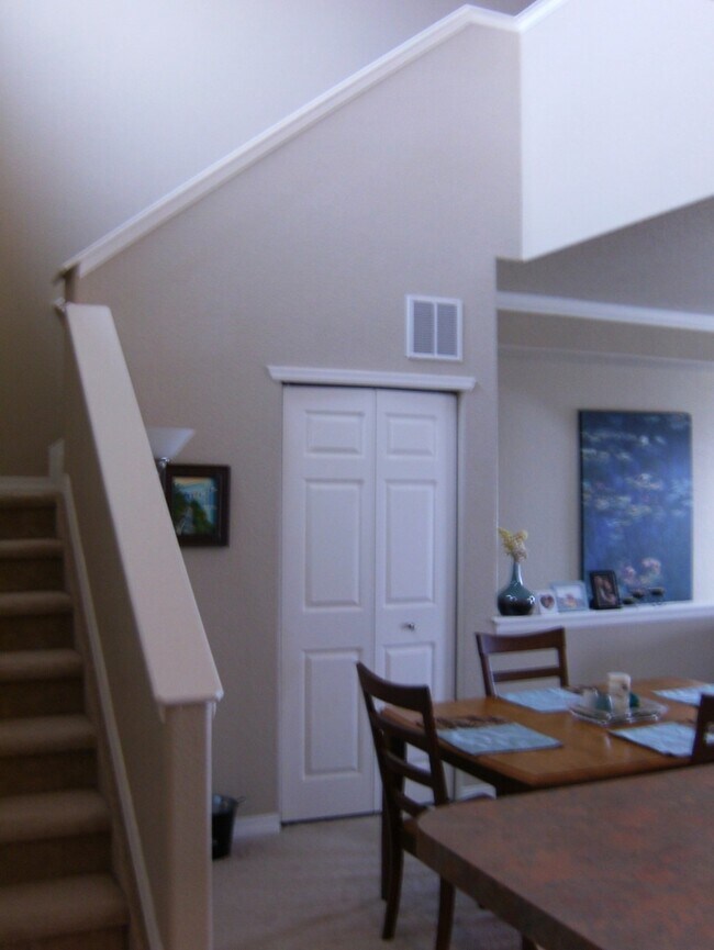 Building Photo - 2bdrm 2 bath Condo with Loft and attached ...