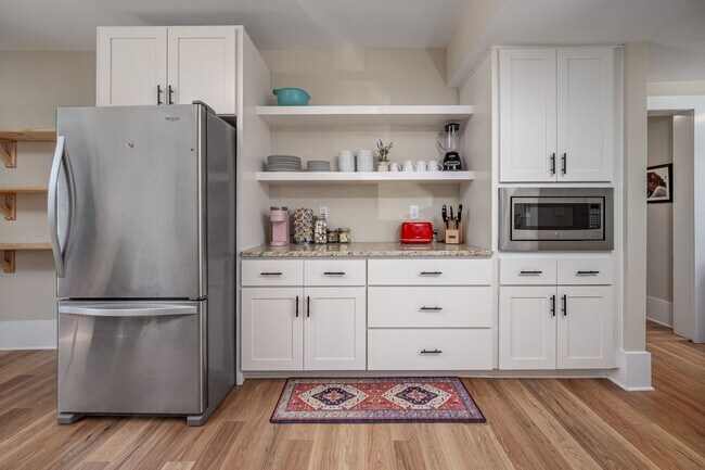 Building Photo - 500 W Rosemary St