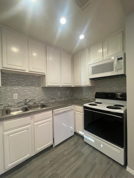 Building Photo - 307 E Mitchell St