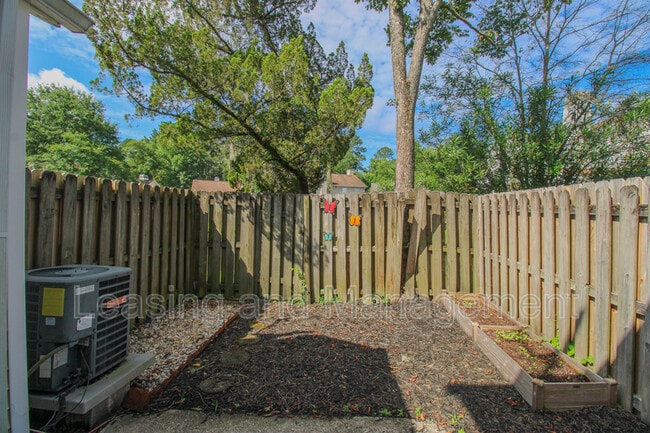 Building Photo - 803 Reserve Way