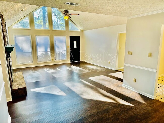 Building Photo - 175 Eli Run