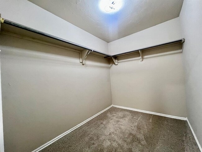 Building Photo - 624 Vickery Ave