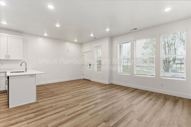 Building Photo - 1045 N 200 W