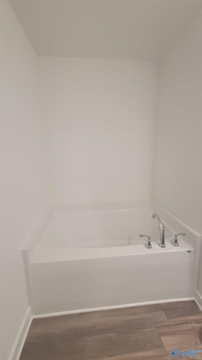 Building Photo - 7597 Discovery Pt Dr NW