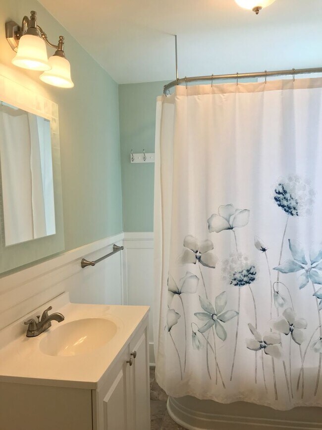 Building Photo - Windsor St-214